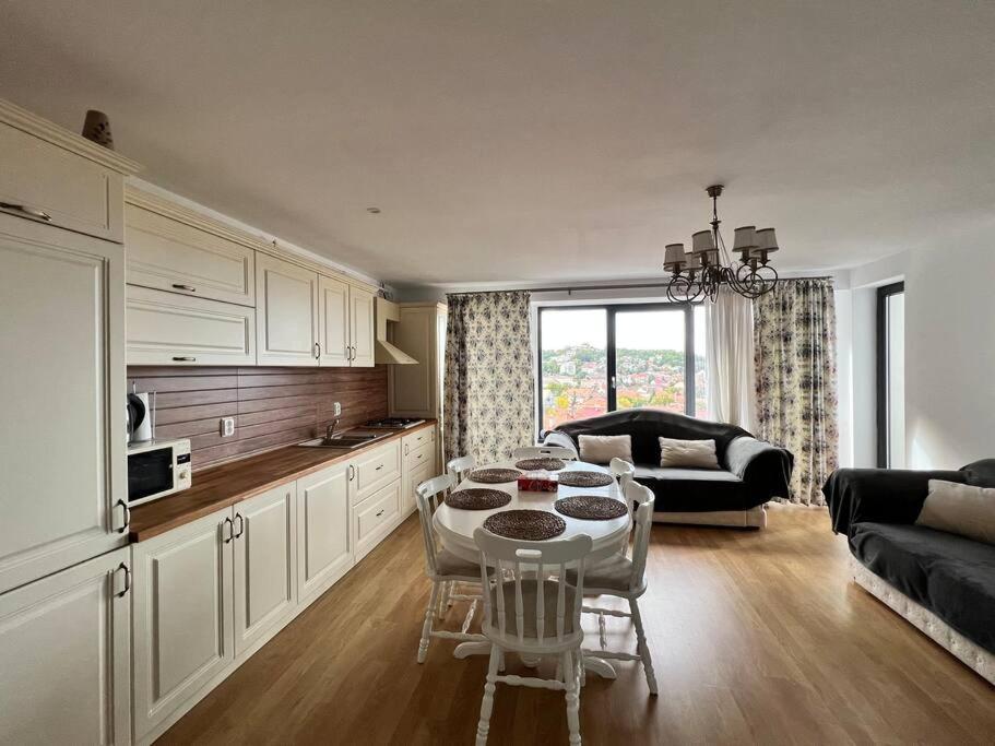 Central Apartment With Panoramic View Braşov Buitenkant foto