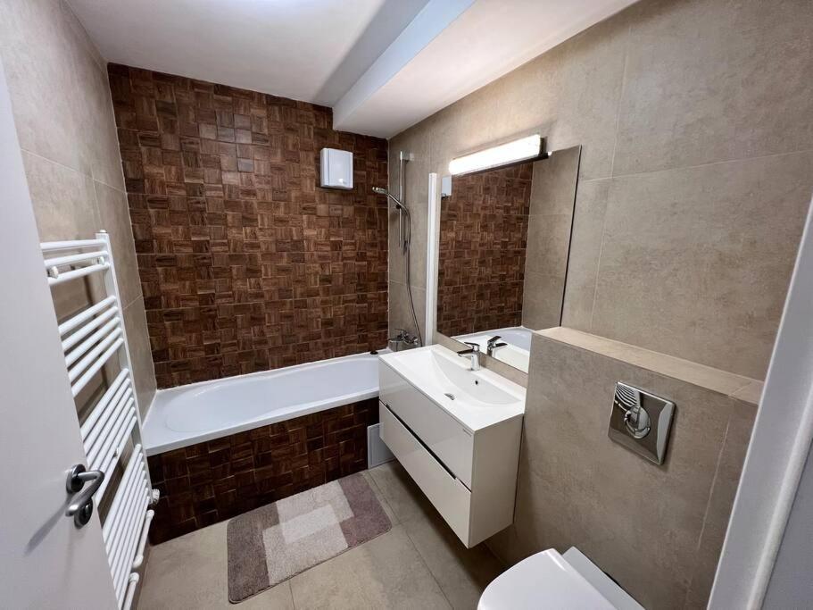Central Apartment With Panoramic View Braşov Buitenkant foto
